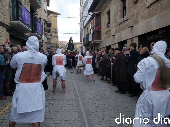 San Vicente de la Sonsierra vuelve a hacer posible el rito único de los 'Picaos' con 13 disciplinantes