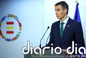 Sánchez advierte de que los pactos de PP y Vox afectarán a otros colectivos tras la "discriminación" a los migrantes