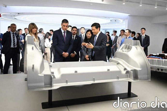 Sánchez se reúne con empresarios chinos de la automoción, renovables y baterías para generar más empleo en España