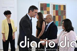 Sánchez se reúne con migrantes regularizados y representantes de organizaciones a quienes agradece su labor y compromiso