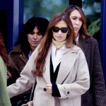 Sara Carbonero, devastada, abandona el tanatorio de su madre arropada por Jota Cabrera e Iker Casillas