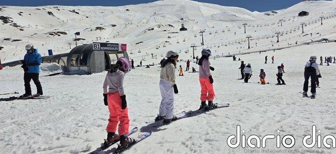 Sierra Nevada roza los 80.000 esquiadores en la tercera mejor Semana Santa de su historia