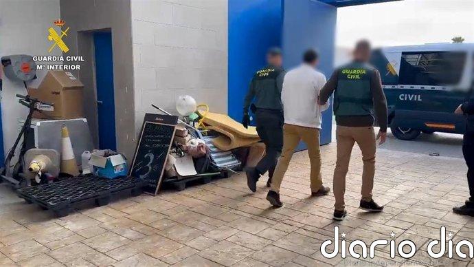 Sucesos.- Desarticulada una organización criminal que estafó cerca de 200.000 euros en combustible y operaba en Badajoz