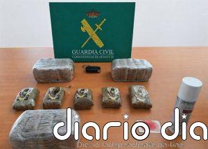 Sucesos.- Detenidas dos mujeres en Hellín tras incautarles 2.000 gramos de hachís ocultos en un turismo