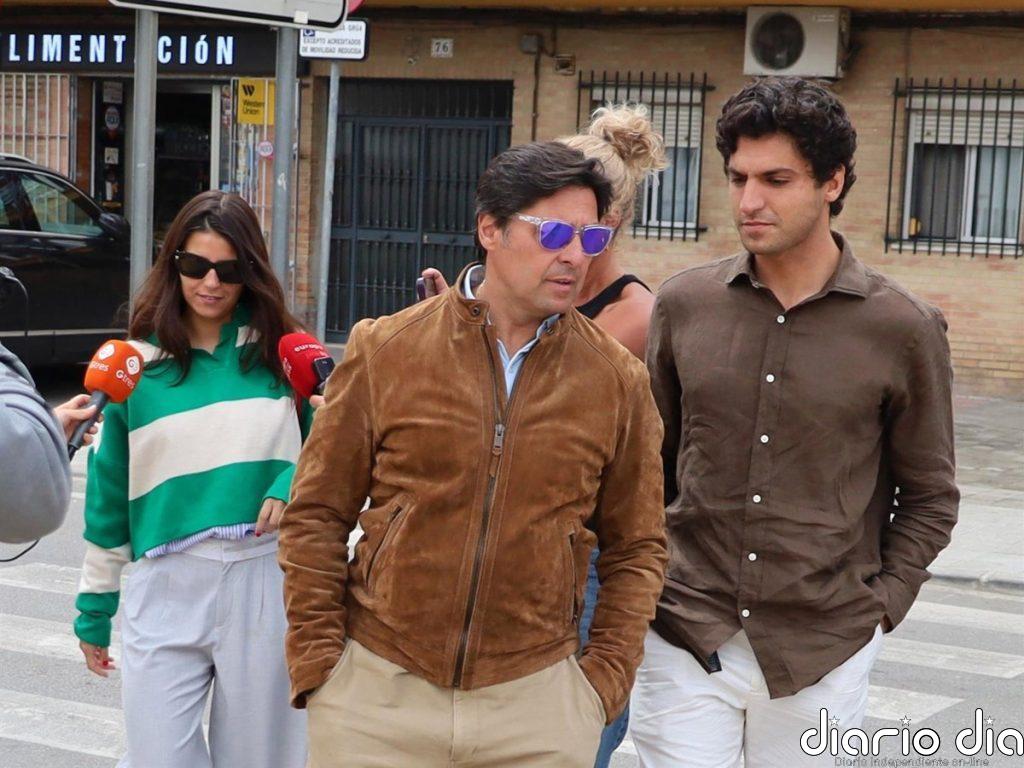 Tana Rivera confirma que Roca Rey está "mucho mejor" en su visita al hospital con Fran Rivera y Tomás Páramo