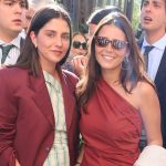 Tana Rivera deslumbra en La Maestranza con un look monocolor de invitada perfecta a juego con María G. de Jaime