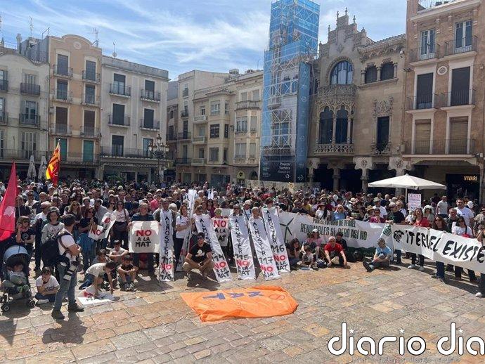 Teruel Existe se manifiesta en Reus contra la MAT Escatrón-Aubals-La Secuita y advierte de su impacto en el medio rural