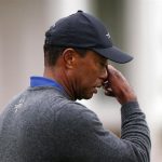 Tiger Woods declara a la policía que estaba mirando su teléfono antes de sufrir el accidente de tráfico