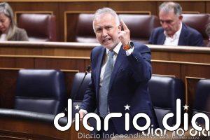 Torres ve hipócrita al PP por recurrir la regularización en todas las CCAA menos Andalucía por las elecciones del 17M