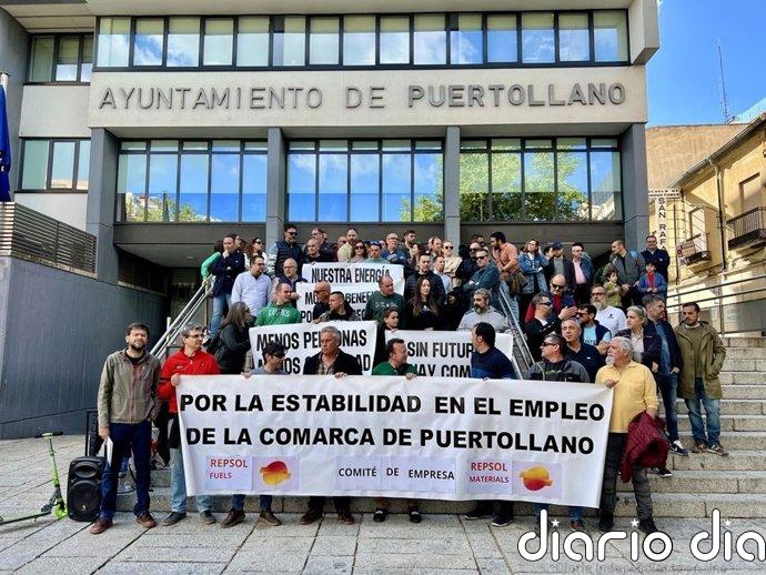 Trabajadores de Repsol trasladan a Puertollano su preocupación por la "merma" de puestos de trabajo en el complejo