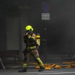 Trasladado al hospital un joven y atendidas otras tres personas en un incendio de vivienda en Alfafar
