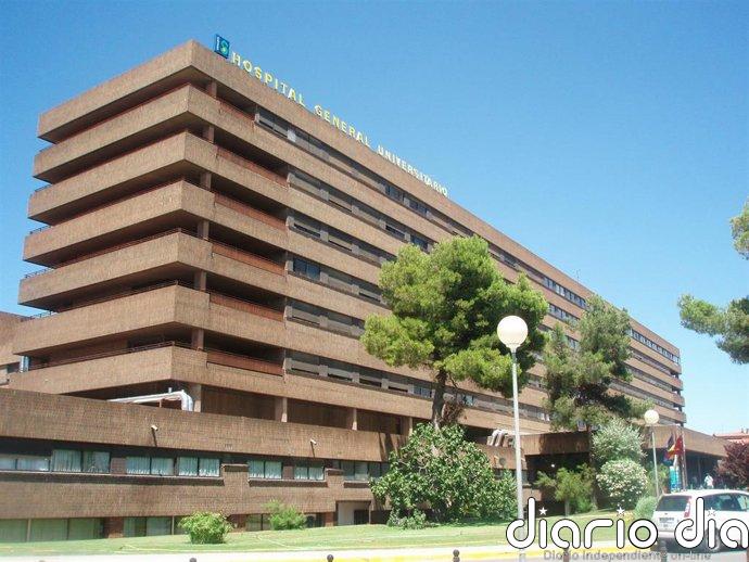 Trasladan al hospital de Albacete a un trabajador herido tras explotar un neumático en un taller de La Roda