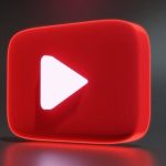 Tres canales de YouTube demandan a Apple por extraer sus contenidos sin autorización para entrenar a sus modelos de IA