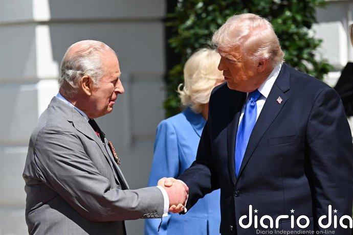 Trump anuncia la retirada parcial de aranceles al whisky de Reino Unido tras la visita de Carlos III