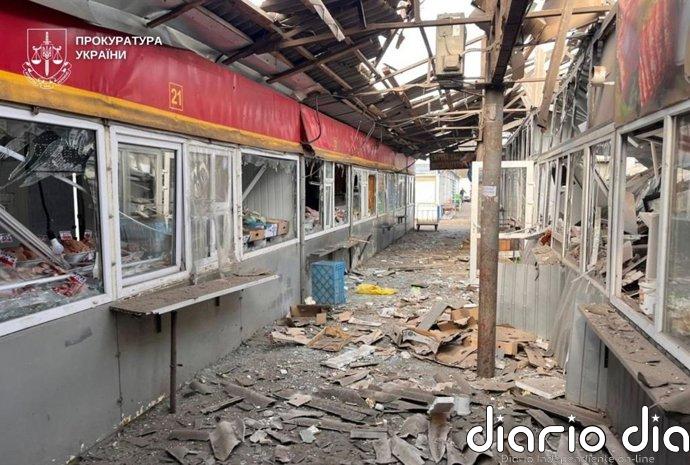Ucrania denuncia cinco muertos y 19 heridos por un ataque ruso contra un mercado en el este del país