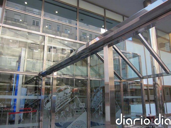 UGT, CSIF y SIEP denuncian el aumento del personal elegido "a dedo" en el Gobierno de Cantabria