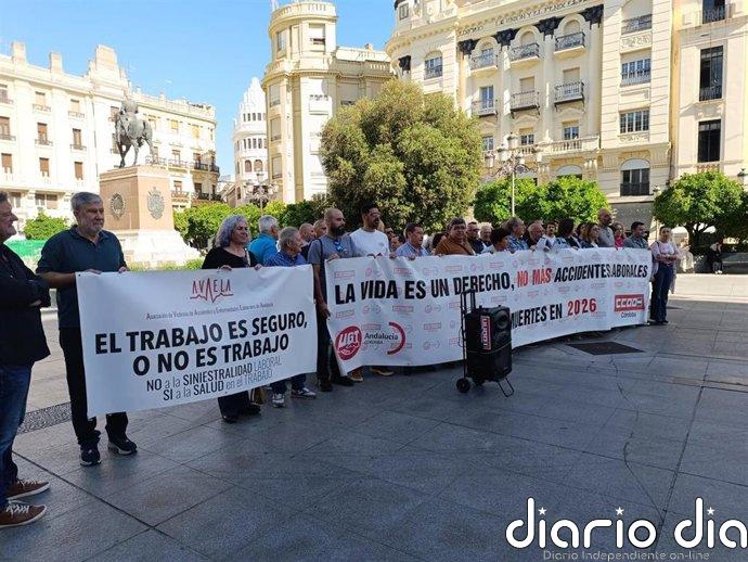 UGT y CCOO exigen en Córdoba con una concentración una mejora de la Ley de Prevención de Riesgos Laborales