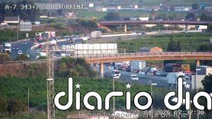 Un accidente complica la circulación en la A-7, en Torrent