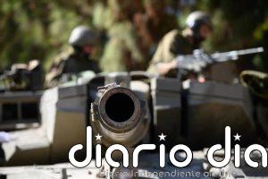 Un carro de combate israelí embiste en hasta dos ocasiones a vehículos de los 'cascos azules' en Líbano