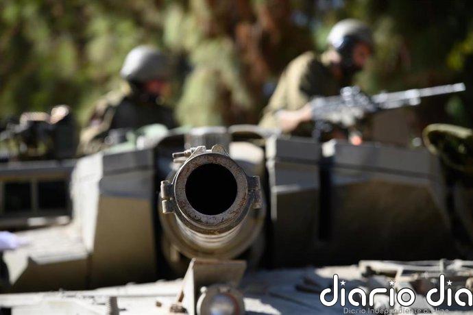 Un carro de combate israelí embiste en hasta dos ocasiones a vehículos de los 'cascos azules' en Líbano