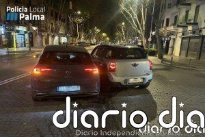 Un conductor ebrio se salta un semáforo, provoca un accidente con un herido y trata de evitar el alcoholímetro