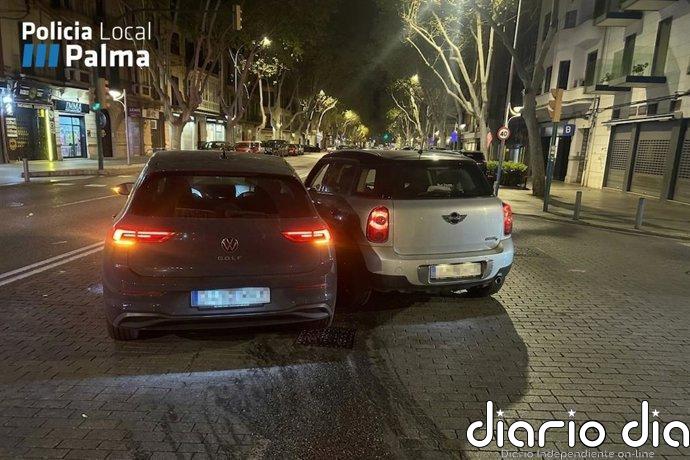 Un conductor ebrio se salta un semáforo, provoca un accidente con un herido y trata de evitar el alcoholímetro