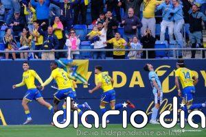 Un doblete de Kirian mete a Las Palmas en 'Playoff' y hunde al Cádiz