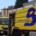 Un incendio en Blimea calcina una habitación y afecta al resto de la casa