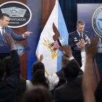 Un juez de EEUU acusa al Pentágono de violar una orden judicial al sacar a la prensa de sus dependencias