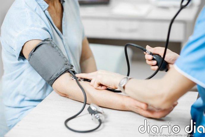 Un nuevo método para controlar la hipertensión logra evitar ictus y muertes: así funciona el sistema que ya salva vidas