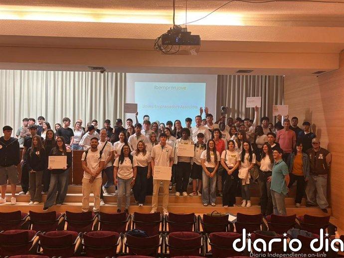 Un proyecto de un huerto escolar del CC Sant Felip Neri, ganador en los Premios Ibemprènjove JEA 2026