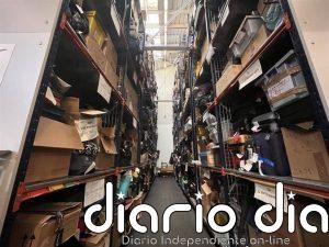 Un televisor, un respirador o un piano de viento, olvidos que llegan a la Oficina de Objetos Perdidos de Madrid