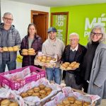 Una campaña de MÉS per Inca entrega 130 'panades' al comedor social