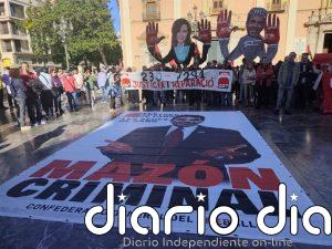 Una concentración pide de nuevo prisión para Mazón: "Es indignante que alguien que se ríe de todo el mundo siga aforado"