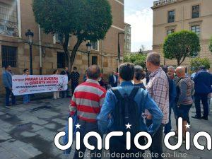 Una concentración pide en Logroño "el fin de la guerra" y trabajar "por una paz justa y duradera en Oriente Medio"