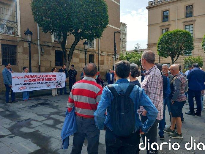 Una concentración pide en Logroño "el fin de la guerra" y trabajar "por una paz justa y duradera en Oriente Medio"
