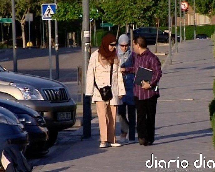 Una jornada analiza las consecuencias de la pretensión de prohibir el uso del velo islámico en los centros educativos