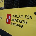 Una mujer inconsciente tras ser atropellada por un vehículo sin freno de mano en Santa Marina del Sil (León)