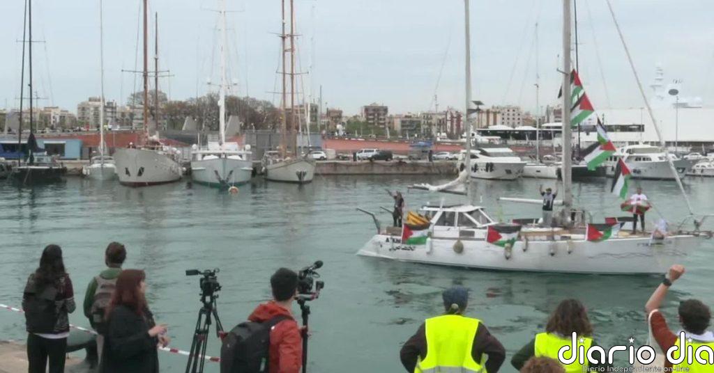 Una nueva flotilla humanitaria sale simbólicamente desde Barcelona rumbo a Gaza con material humanitario