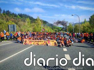 Una protesta de trabajadores de Tubos Reunidos corta al tráfico durante 20 minutos la A-625 a la altura de Amurrio