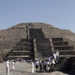 Una turista canadiense y un tirador mexicano muertos en un tiroteo en la pirámide de Teotihuacán (México)
