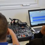Unos 100 centros educativos públicos reciben equipos técnicos para poner en marcha sus emisoras de radio escolar