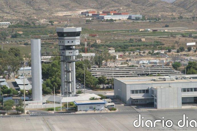 USCA y CCOO convocan huelga indefinida para los controladores aéreos de Saerco en 14 aeropuertos