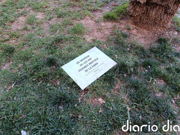 Vecinos de Albal exigen la investigación de un acto de vandalismo contra el monolito a las víctimas de la dana