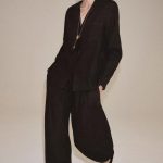 Vestidos fluidos, trajes ligeros y faldas con movimiento: el 'uniforme' perfecto para el buen tiempo