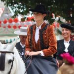 Victoria Federica, pura elegancia a caballo en la Feria de Abril