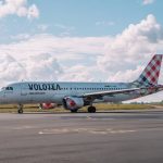Volotea aplica un recargo de hasta 14 euros una semana antes de volar por la subida del precio del combustible
