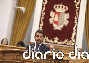 Vox pide combatir turismo sanitario, PP habla de sanidad "al límite" y PSOE defiende el decreto de universalidad