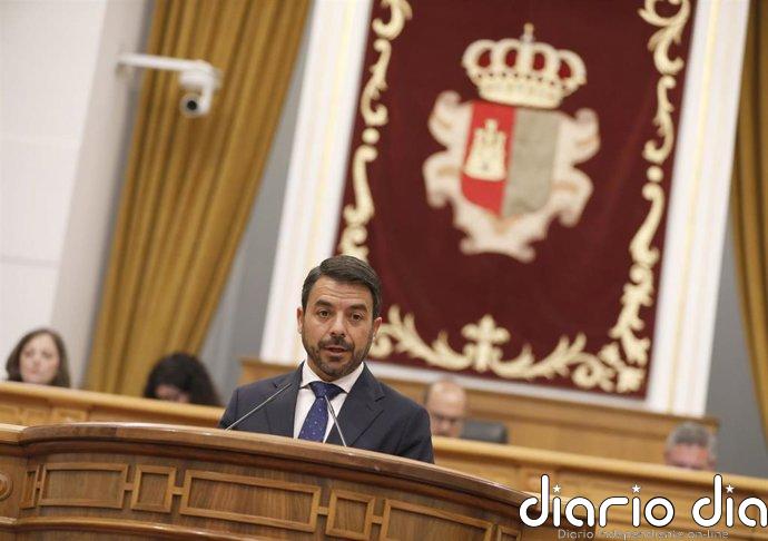 Vox pide combatir turismo sanitario, PP habla de sanidad "al límite" y PSOE defiende el decreto de universalidad