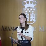 Vox reclama a Ayuso eliminar el límite de edad para acceder a las ayudas a la maternidad